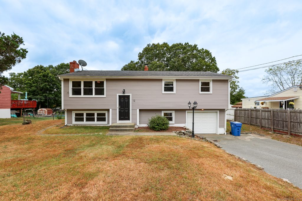 12 Beechwood Road, Oakdale, CT 06370