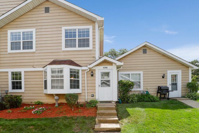 456 N Lake Shore Dr, Palatine, IL 60067