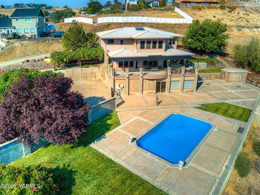 321 N 84th Ave, Yakima, WA 98908