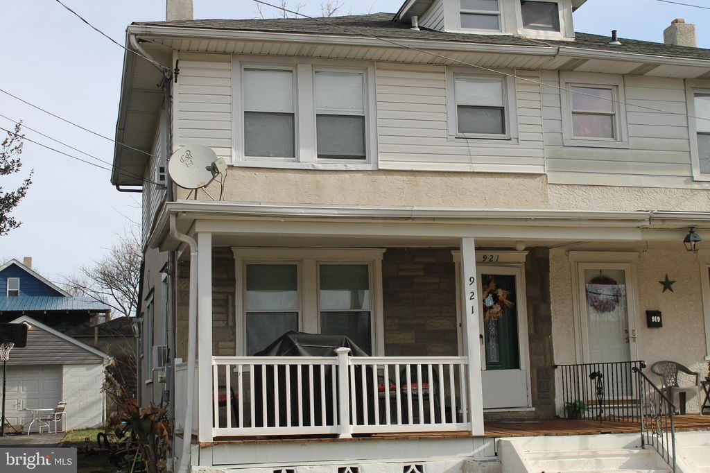 921 Langley St, Trainer, PA 19061