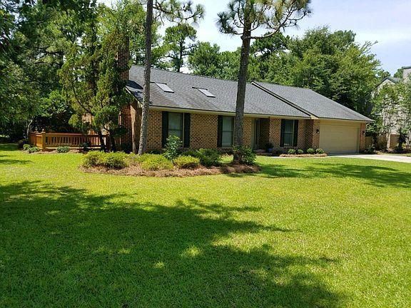 209 Lord Granville Dr, Morehead City, NC - 3 Bed, 2 Bath Single-Family