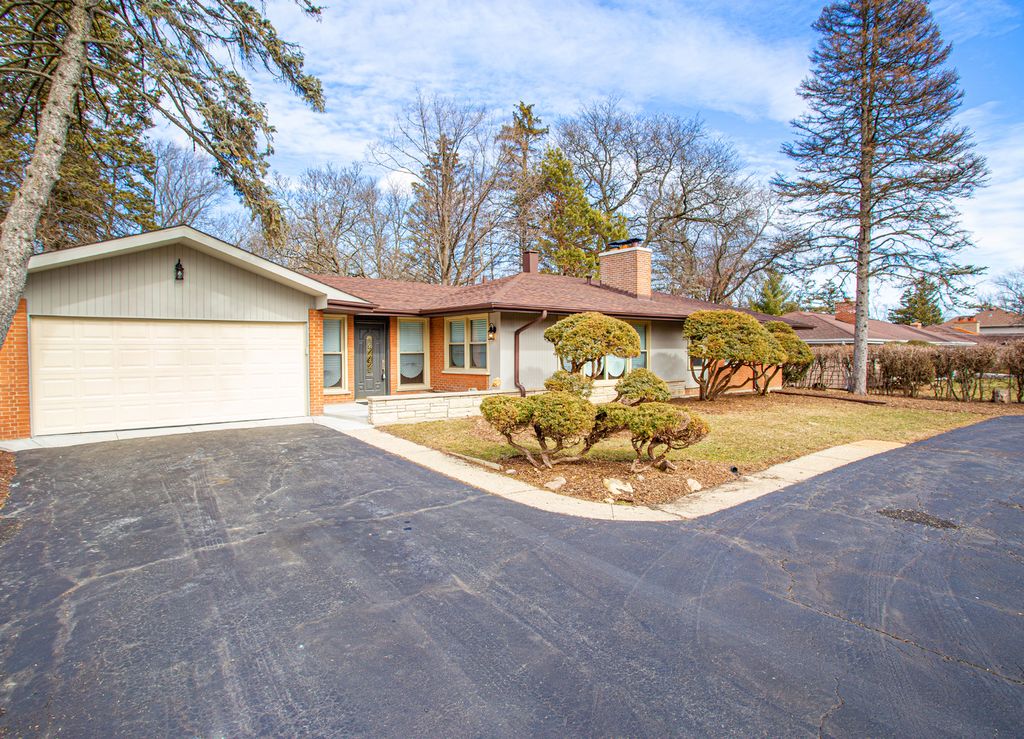 410 W Camp McDonald Rd, Prospect Heights, IL 60070