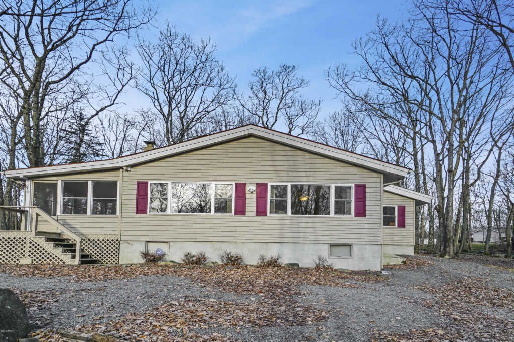 517 Maple Ridge Dr, Lords Valley, PA 3 Bed, 3 Bath SingleFamily Home