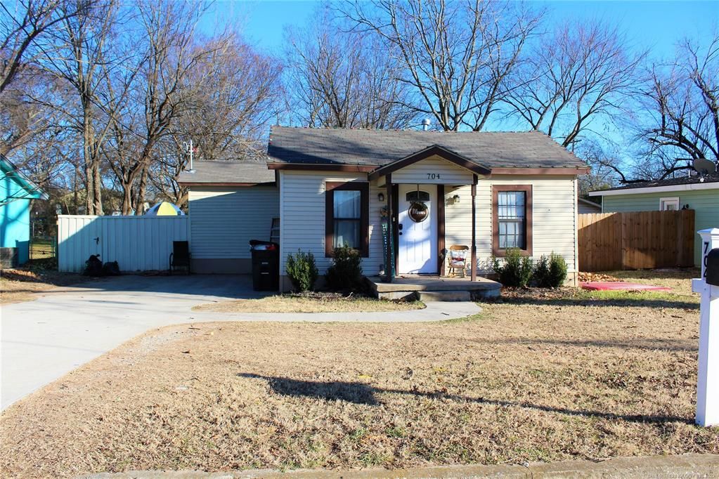 704 N 12th Ave, Durant, OK 74701
