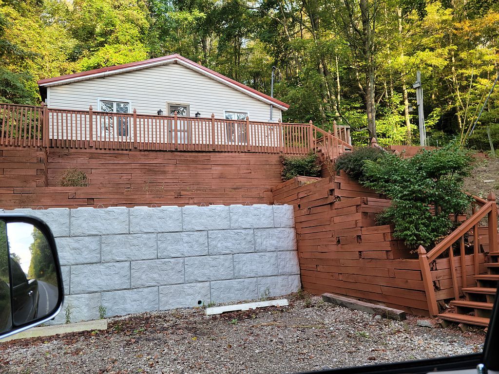 2227 Forest Hills Dr, Salix, PA 15952