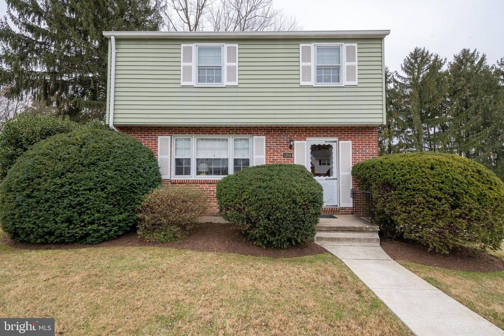 1204 Longford Rd, Lutherville Timonium, MD 21093