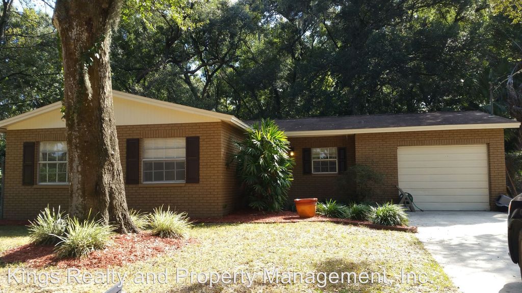 301 Hickory Ln, Seffner, FL 3 Bed, 2 Bath SingleFamily Home 4