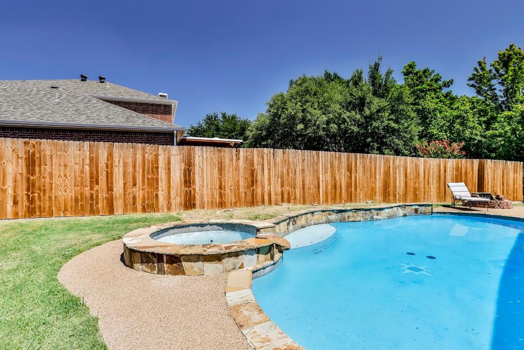 7558 Bryce Canyon Dr W, Fort Worth, TX 76137