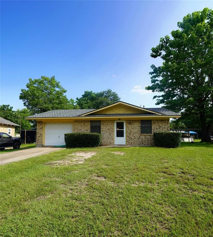522 W Scott St, Athens, TX 75751