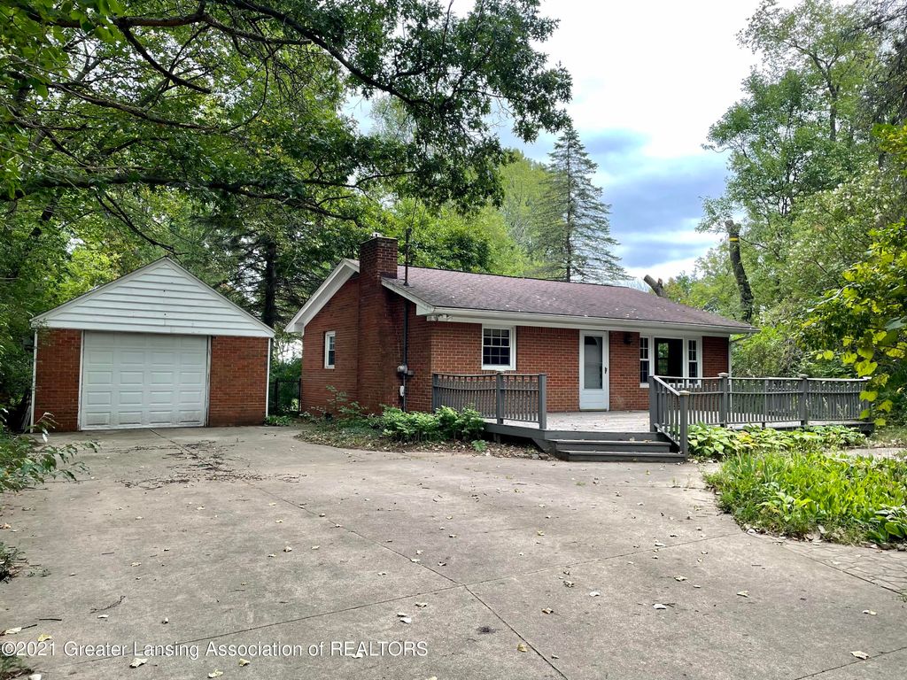15547 Webster Rd, Bath, MI 48808