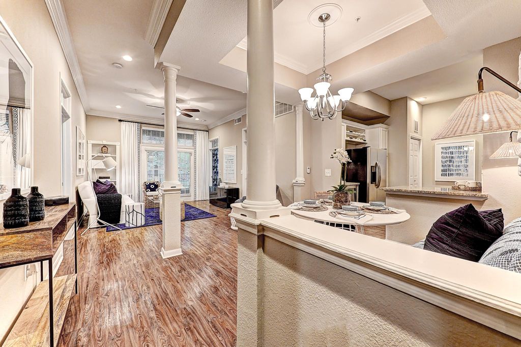 5353 Memorial Dr, Houston, TX 77007