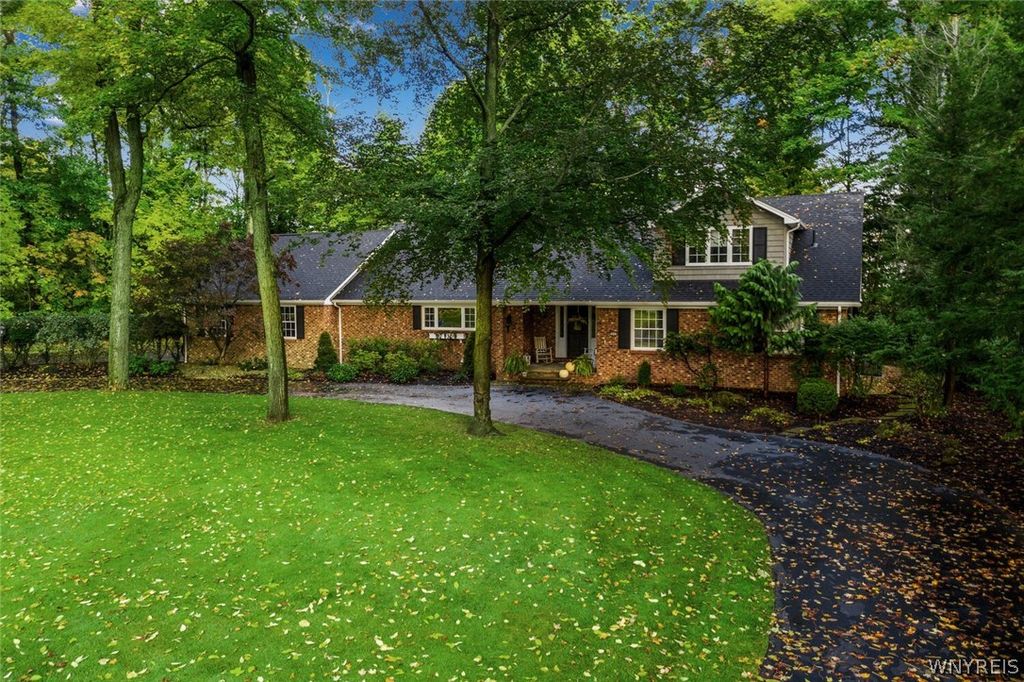 9800 Hollingson Rd, Clarence, NY 14031