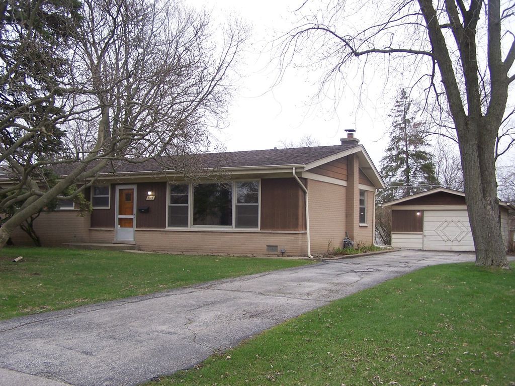 3109 Greenbriar Dr, Glenview, IL 60025
