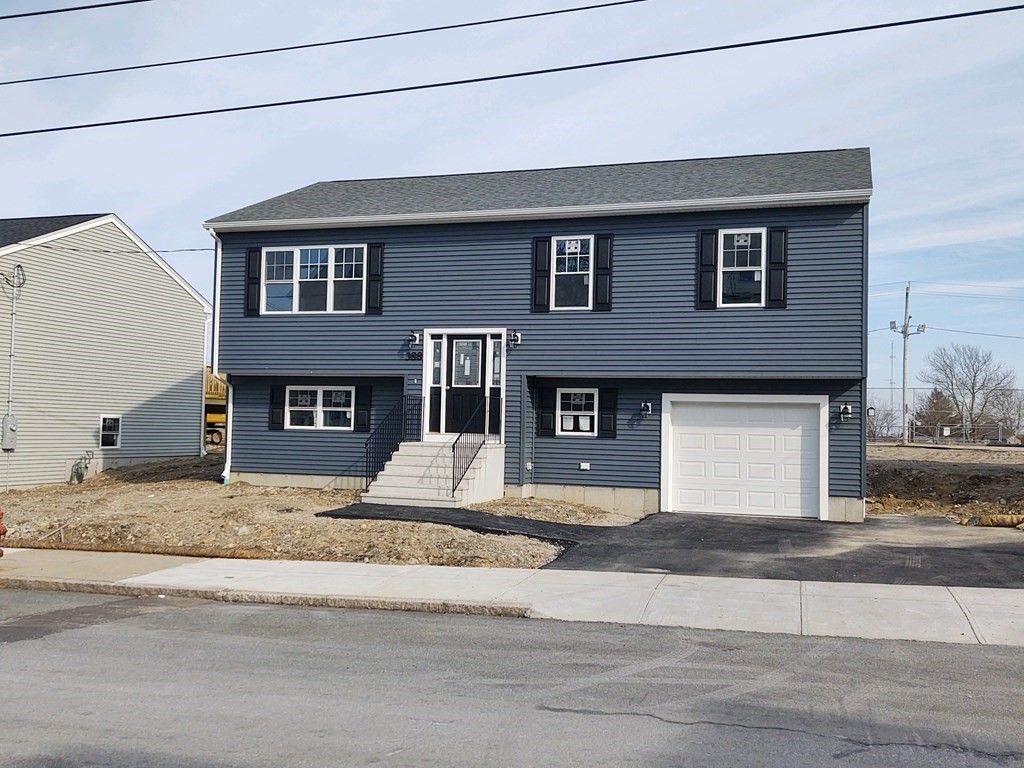 388 Manchester St, Fall River, MA 02721