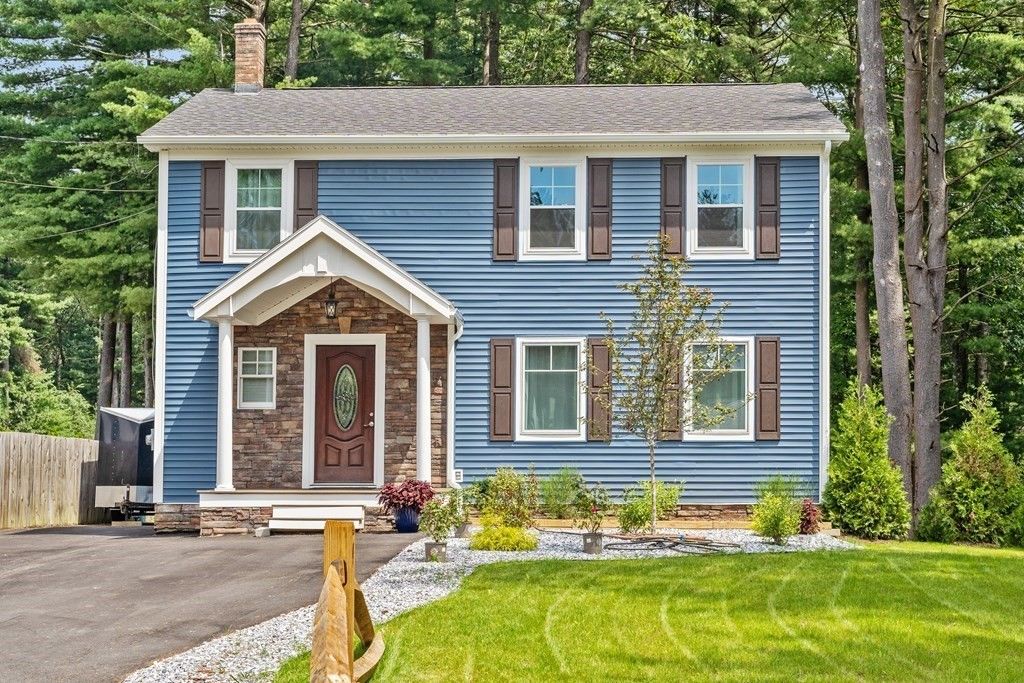 17 Deboo Dr, Springfield, MA 01129