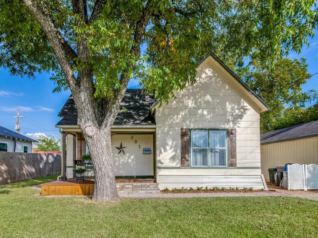 203 N McGraw St, Forney, TX 75126