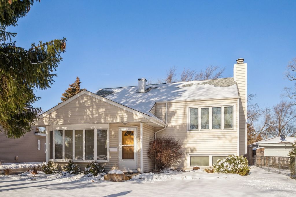 901 W Green St, Bensenville, IL 60106