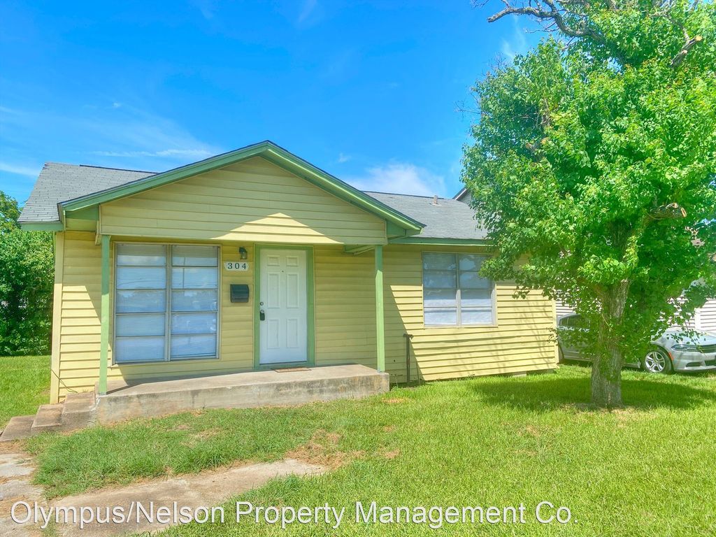304 S Avenue F, Freeport, TX 77541