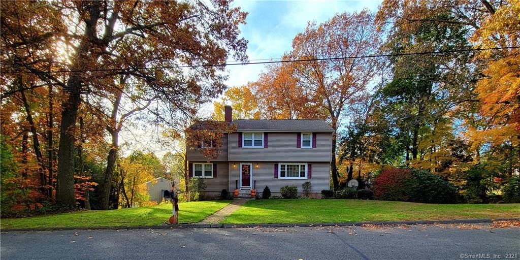 4 Knollwood Dr, Vernon, CT 06066
