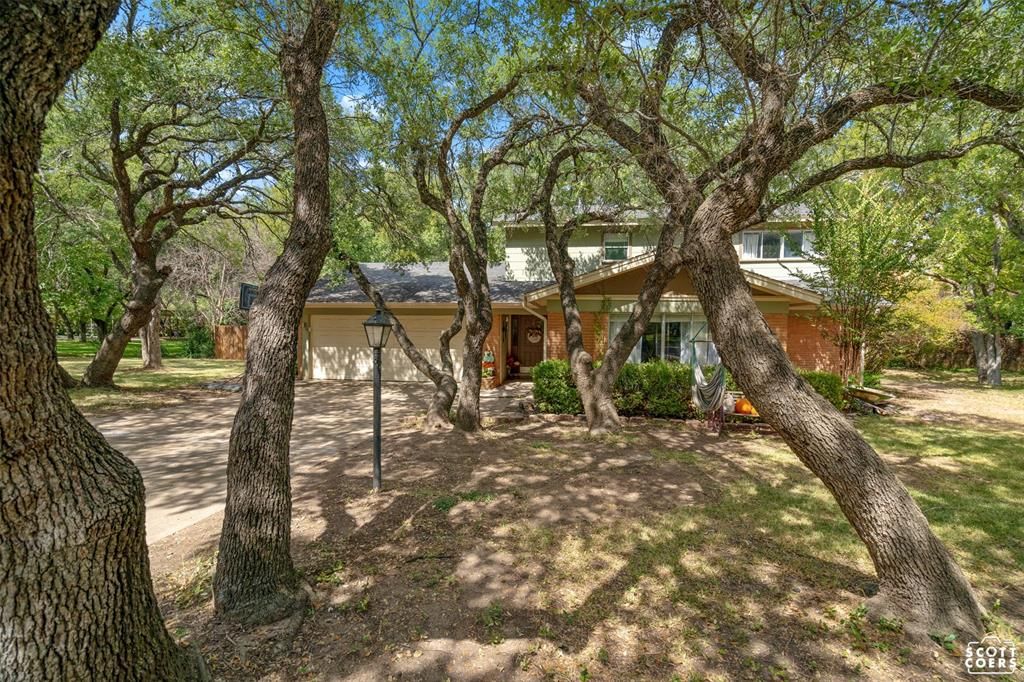 102 Parkview Ter, Brownwood, TX 76801