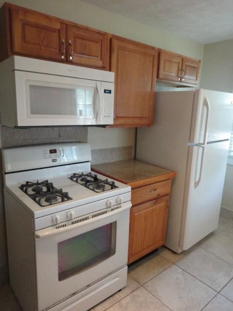 856 Thomas Rd, Columbus, OH 43212