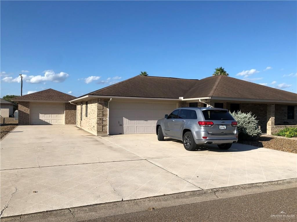 7404 Golf Dr, Mission, TX 78572