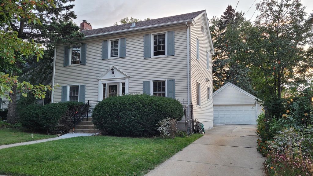 215 15th Ave SW, Rochester, MN 55902