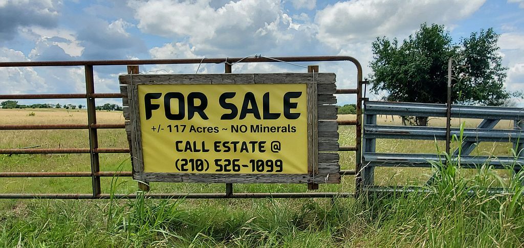 4753 Blezinger Rd, New Ulm, TX 78950