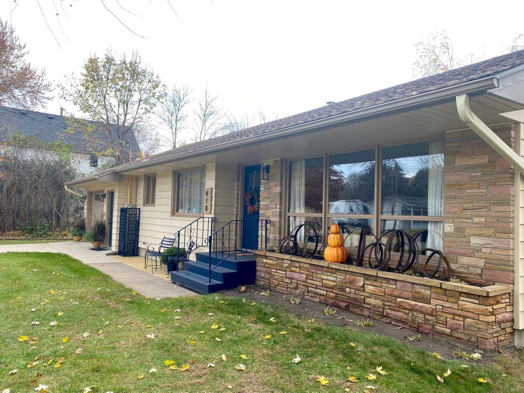 418 E 4th St, Monticello, MN 55362