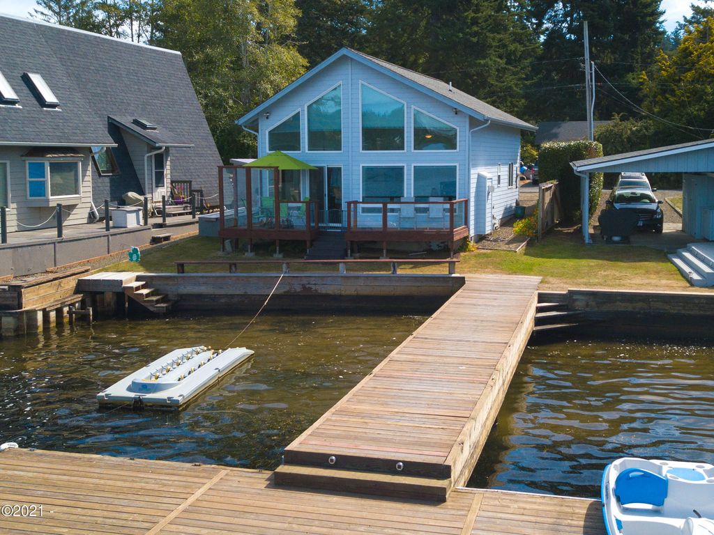 2961 NE Loop Dr, Otis, OR 97368