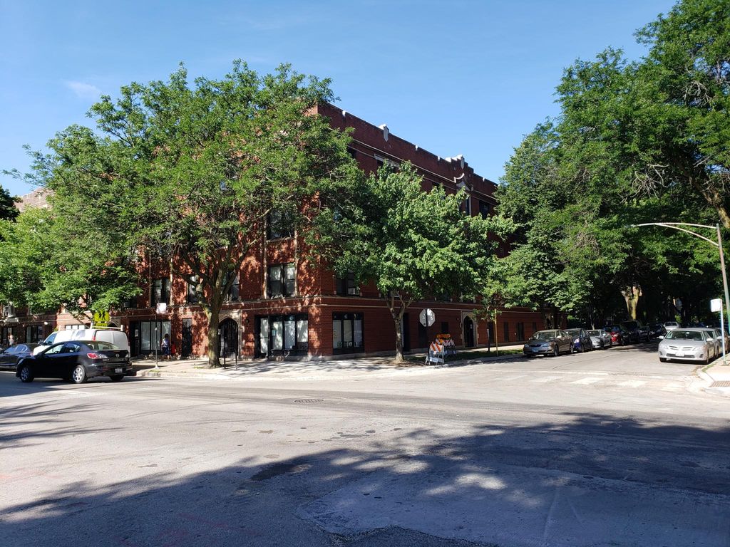 2005 W Farragut Ave #1, Chicago, IL 60625