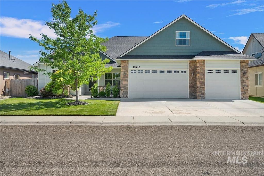 10745 W Hidden Brook Dr, Star, ID 83669