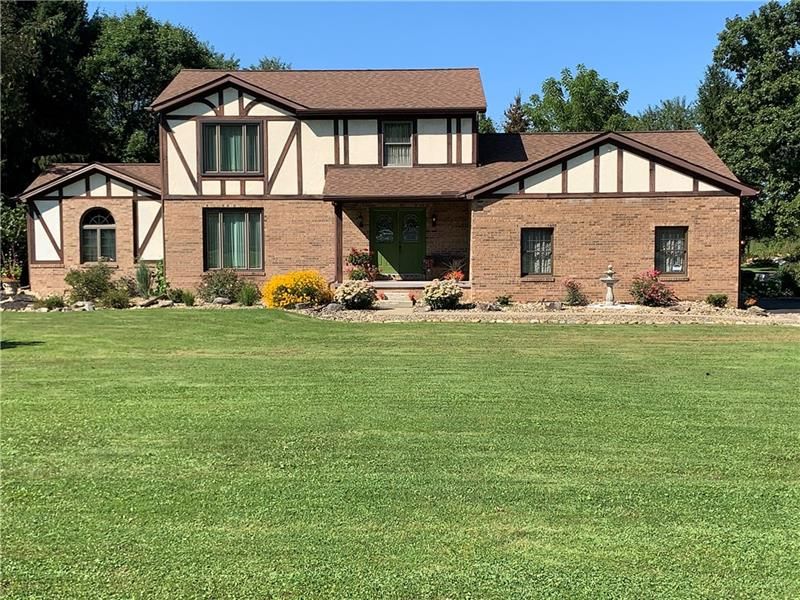 321 Cunningham Ln, New Castle, PA 16105