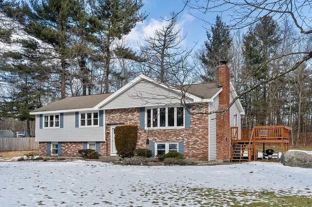 51 Devonshire Rd, Tewksbury, MA 01876