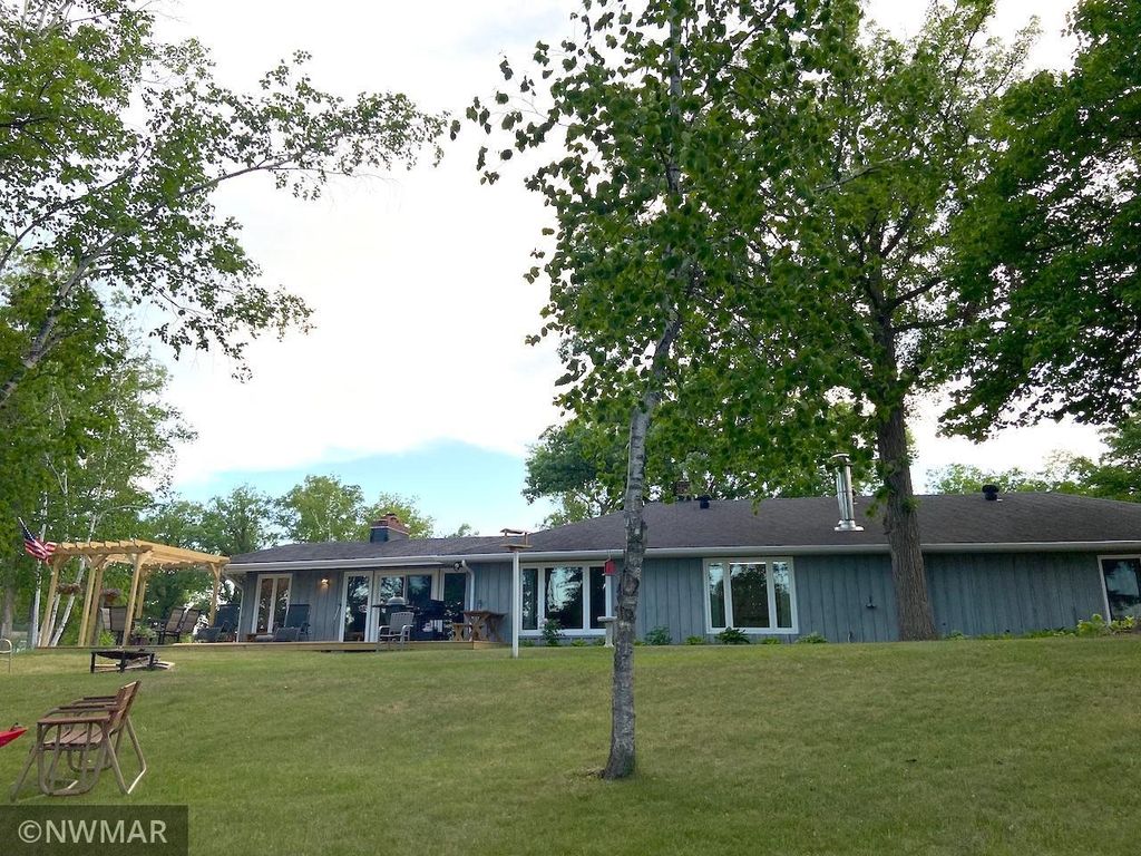 324 Sherwood Ave S, Thief River Falls, MN 56701