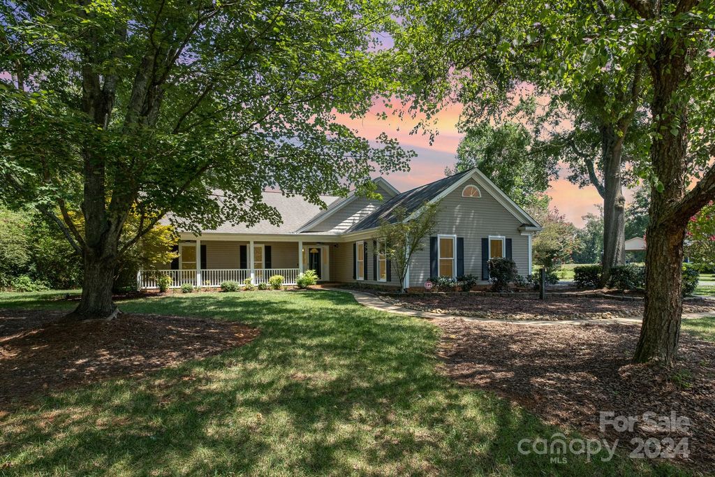 7911 Surry Ln, Indian Trail, NC 28079