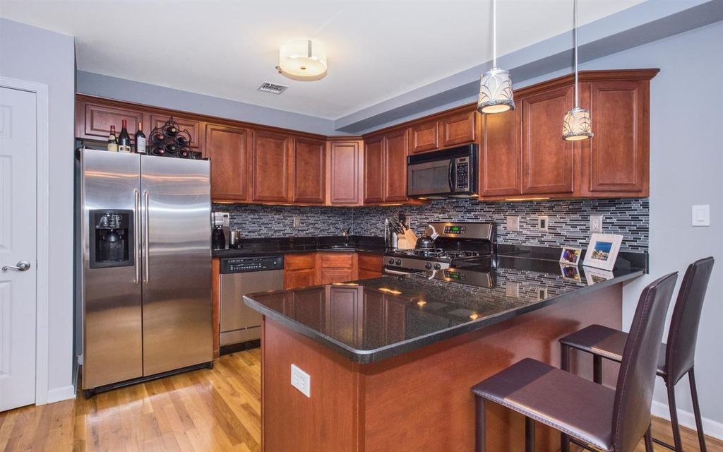 200 Jackson St #6, Hoboken, NJ 07030