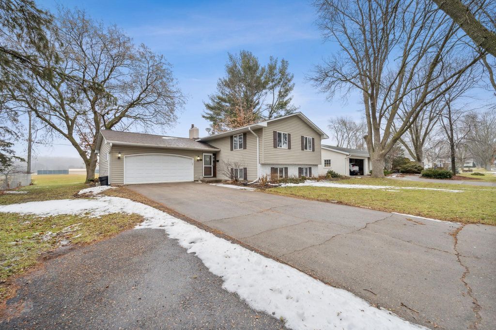 967 E Hazel St, River Falls, WI 54022 Trulia