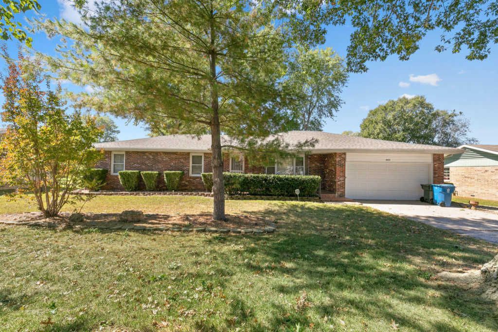 5215 S State Hwy, Brookline, MO 3 Bed, 2 Bath SingleFamily Home 34