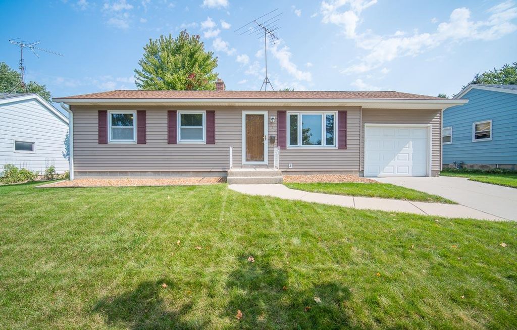 733 Riverview Dr, West Bend, WI 53095 3 Bed, 1 Bath SingleFamily