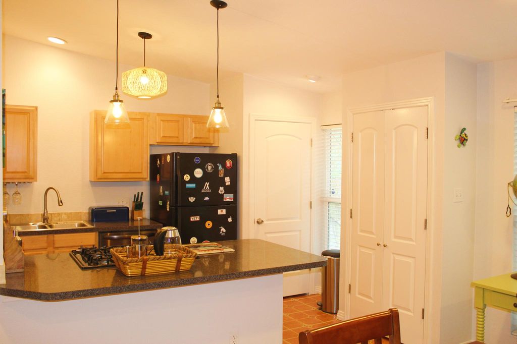 2021 Bluebonnet Ln #210, Austin, TX 78704