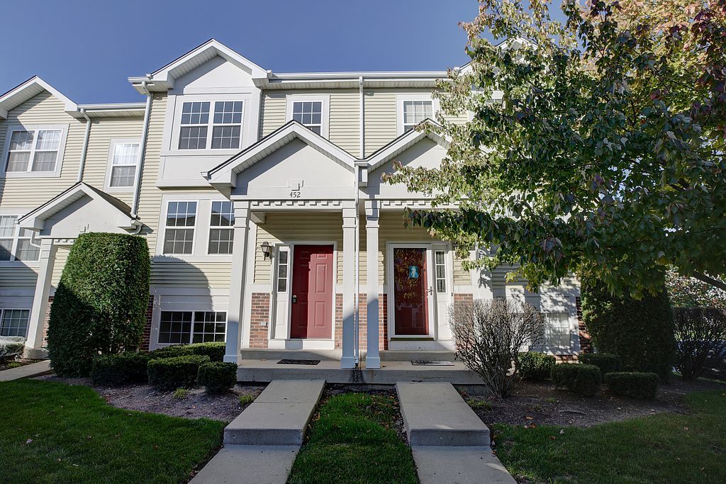 452 Holiday Ln, Round Lake, IL 60073