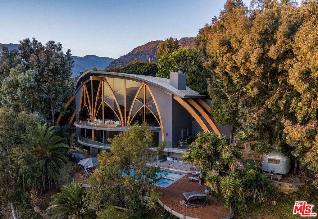 21056 Las Flores Mesa Dr, Malibu, CA 90265