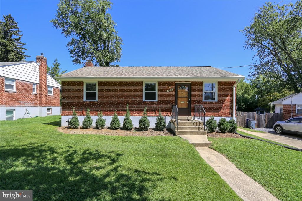 4703 Coachway Dr, Rockville, MD 20852