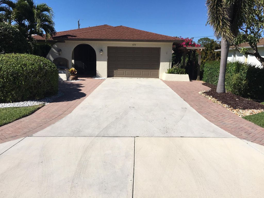 679 92nd Ave N, Naples, FL 34108