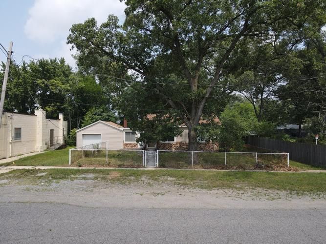 24 Tyler St, Hobart, IN 46342