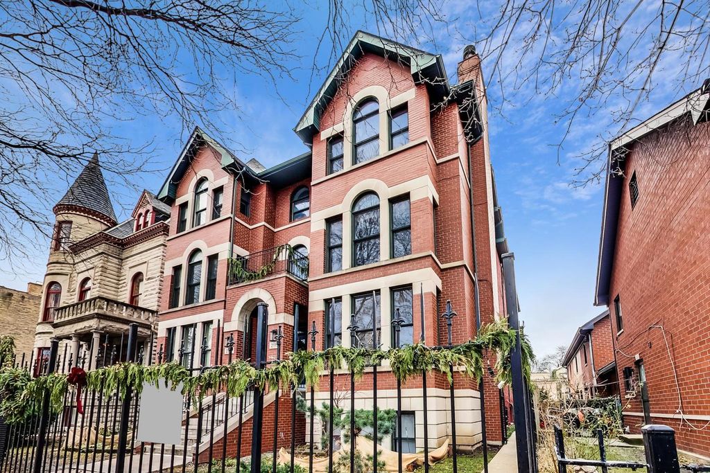 2117 W Evergreen Ave #1SE, Chicago, IL 60622