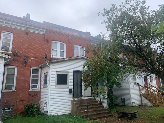 10443 S Corliss Ave, Chicago, IL 60628