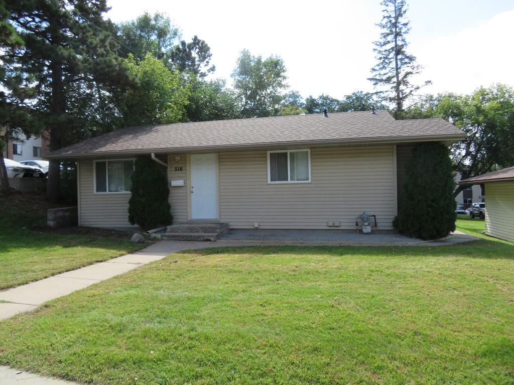 516 11th St S, Saint Cloud, MN 56301