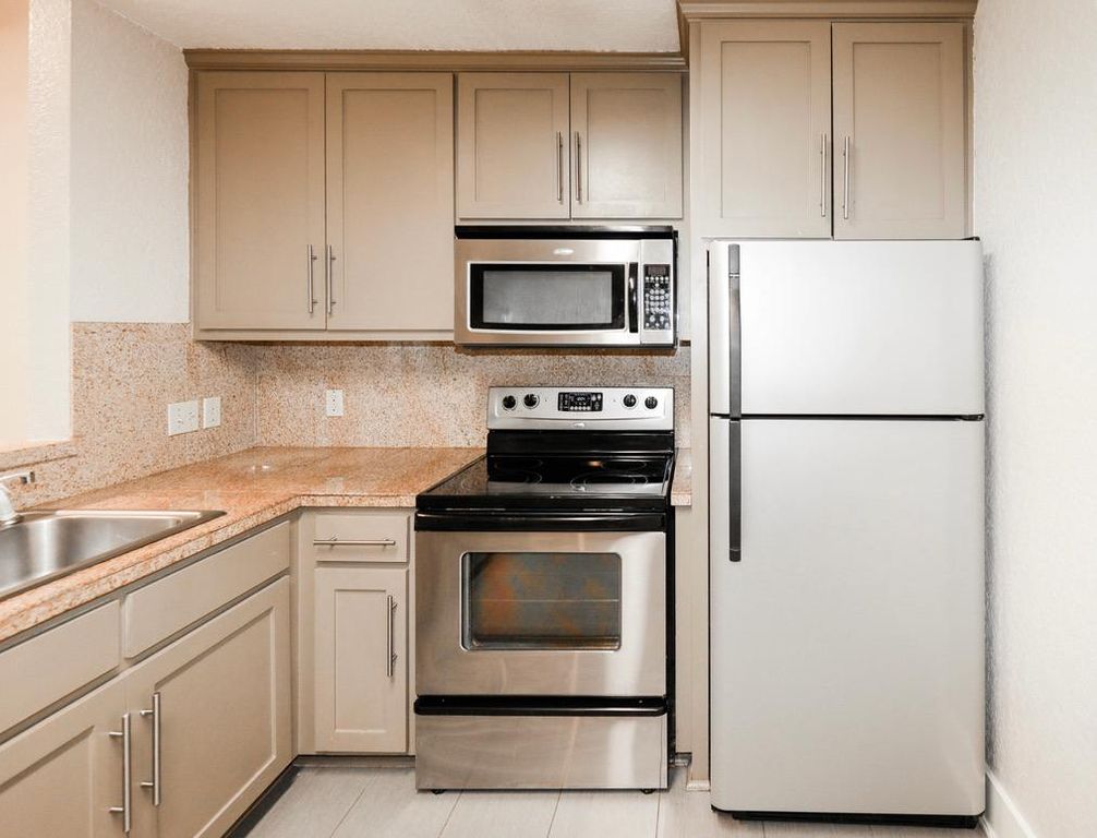1302 Danbury Sq #A, Austin, TX 78723
